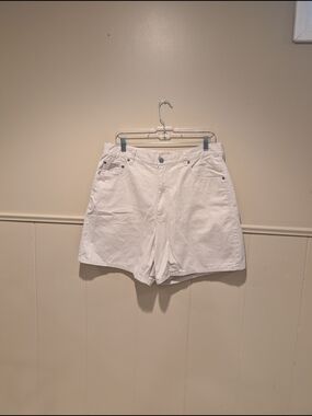 NY Khakis Tan Short
